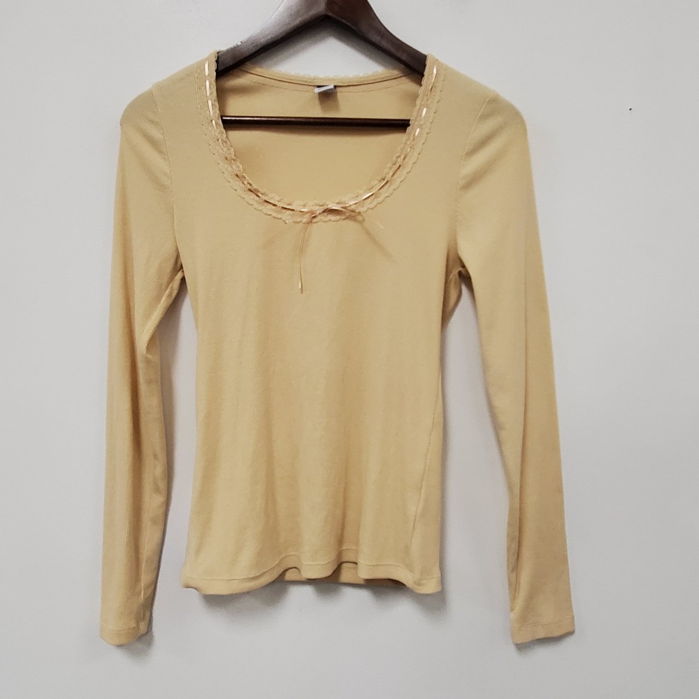 Old Navy Butter Yellow Top Size XS Ribbed Soft Long Sleeve Coquette Dainty Y2K
